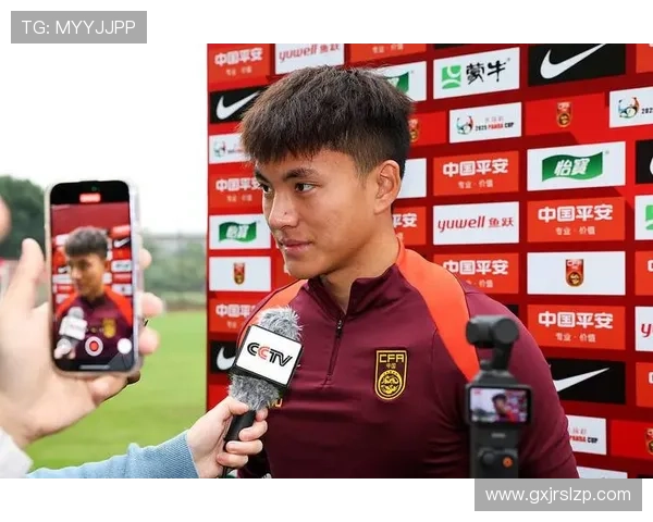 李昊神扑再现门线奇迹 媒体人盛赞国足新核心